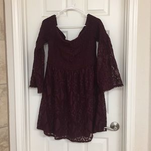 Off shoulder lace dress